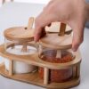 Série De 3 Boîtes A Épices En Verre Avec Cuillère En Bois Série De 3 Boîtes A Épices En Verre Avec Cuillère En Bois