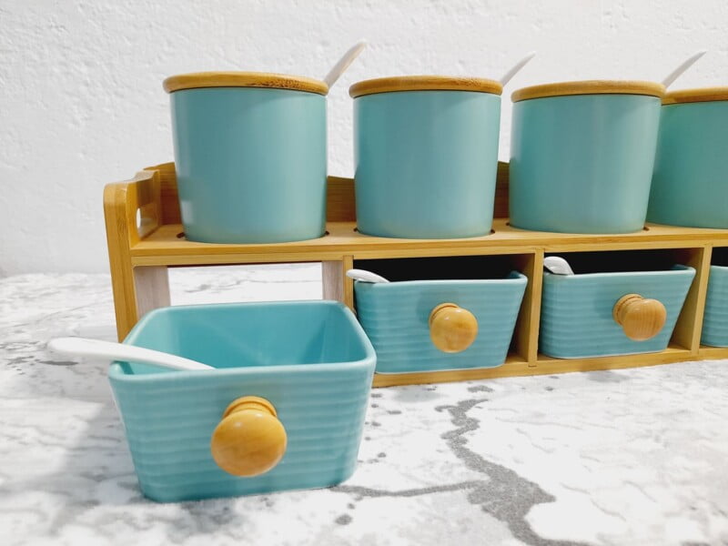 Set de 8 Pots à épices en céramique avec support en bois