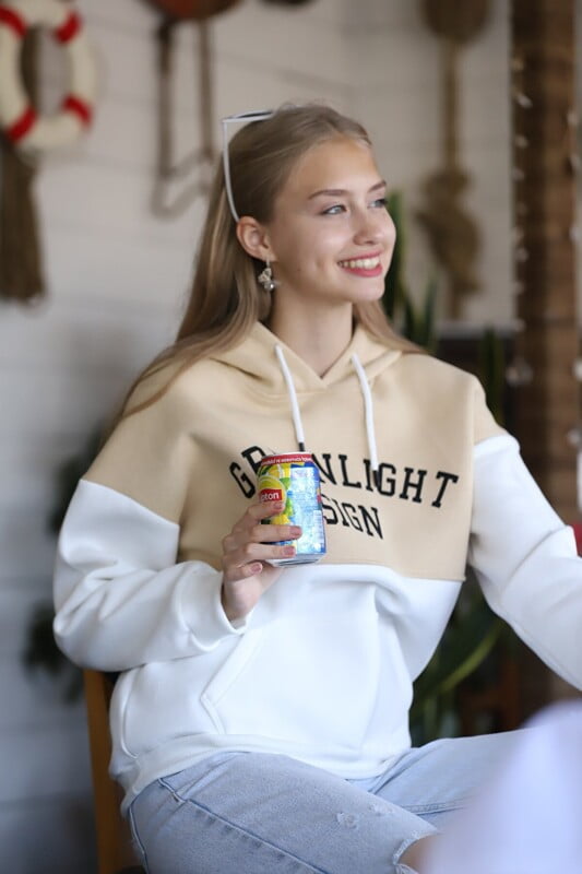 Sweat à capuche en tissu Fleece pour Femme Greenlight Biege – Image 3